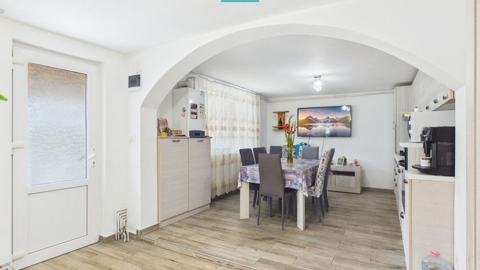 Casă solidă în Curtici cu teren de 1166 mp - Poză 11
