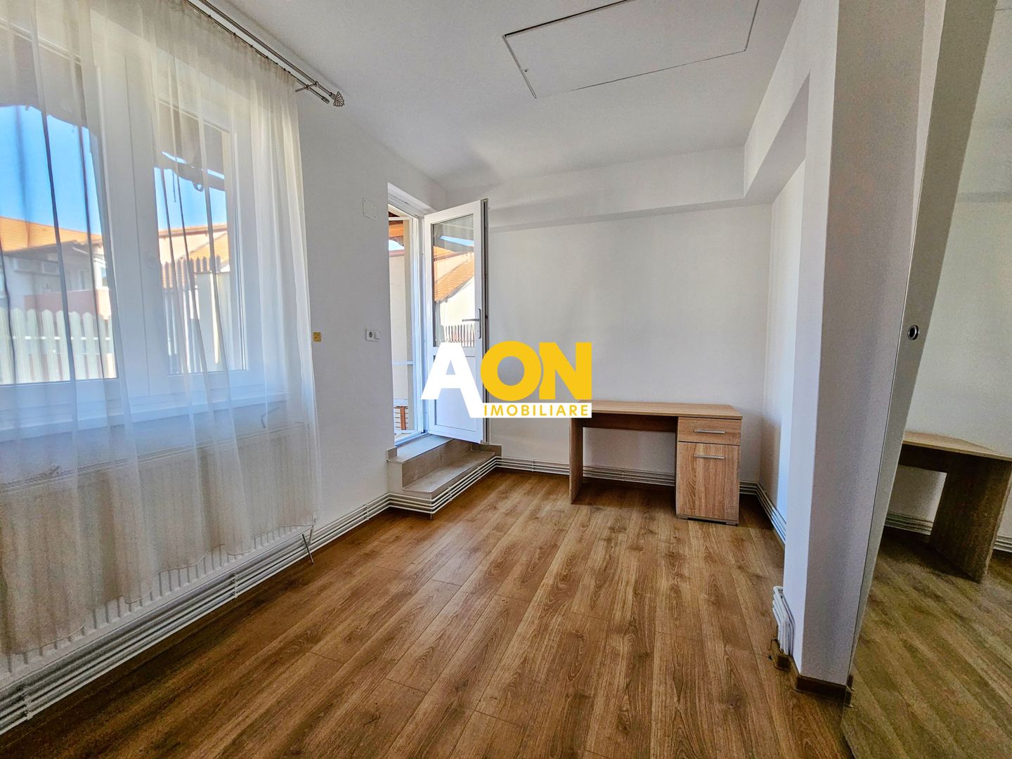 Penthouse ultracentral pe două niveluri, panouri solare, terasă, boxă - Poză 11
