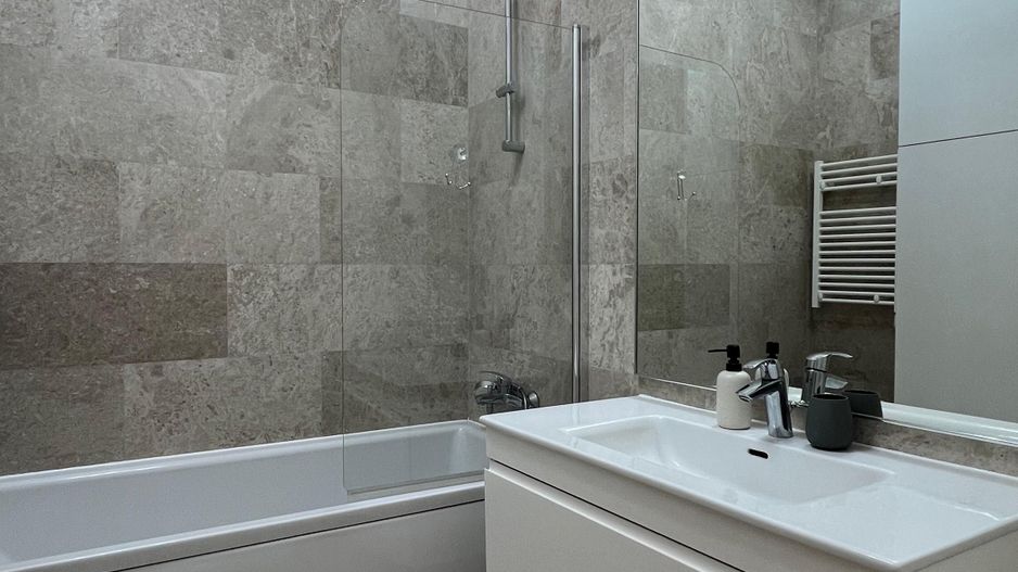 3 camere plus curte amenajata de 56 mp - Poză 8