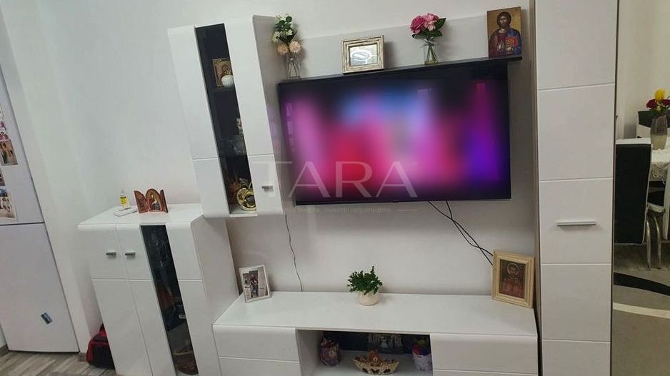 Apartament modern cu 2 camere și parcare subterană, zona Petrom. - Poză 1