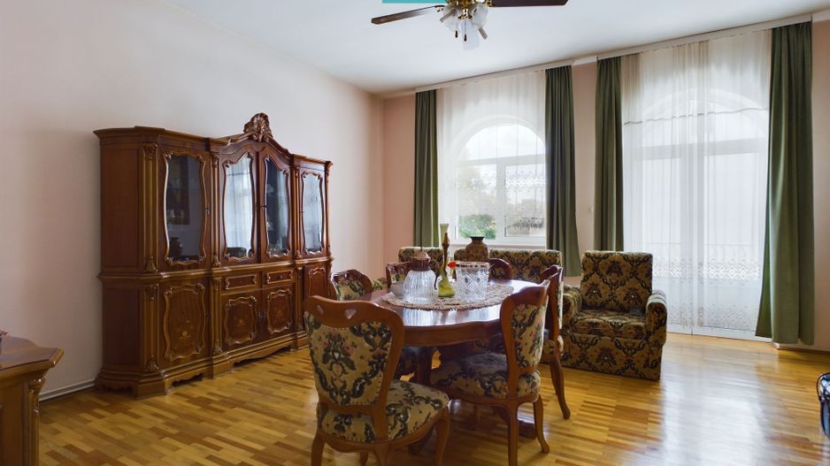 Vilă cu 3 apartamente în zona Parneava - Poză 15