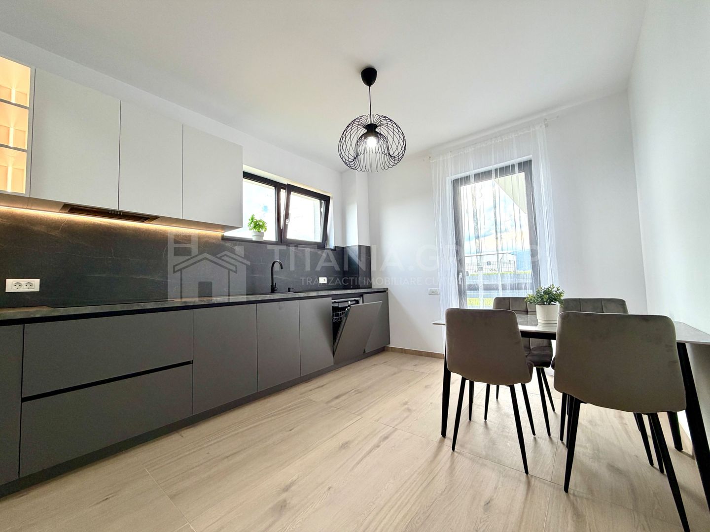 Casă premium 4 camere | Prima închiriere| 3 băi | Pet Friendly | Cristian - Poză 2