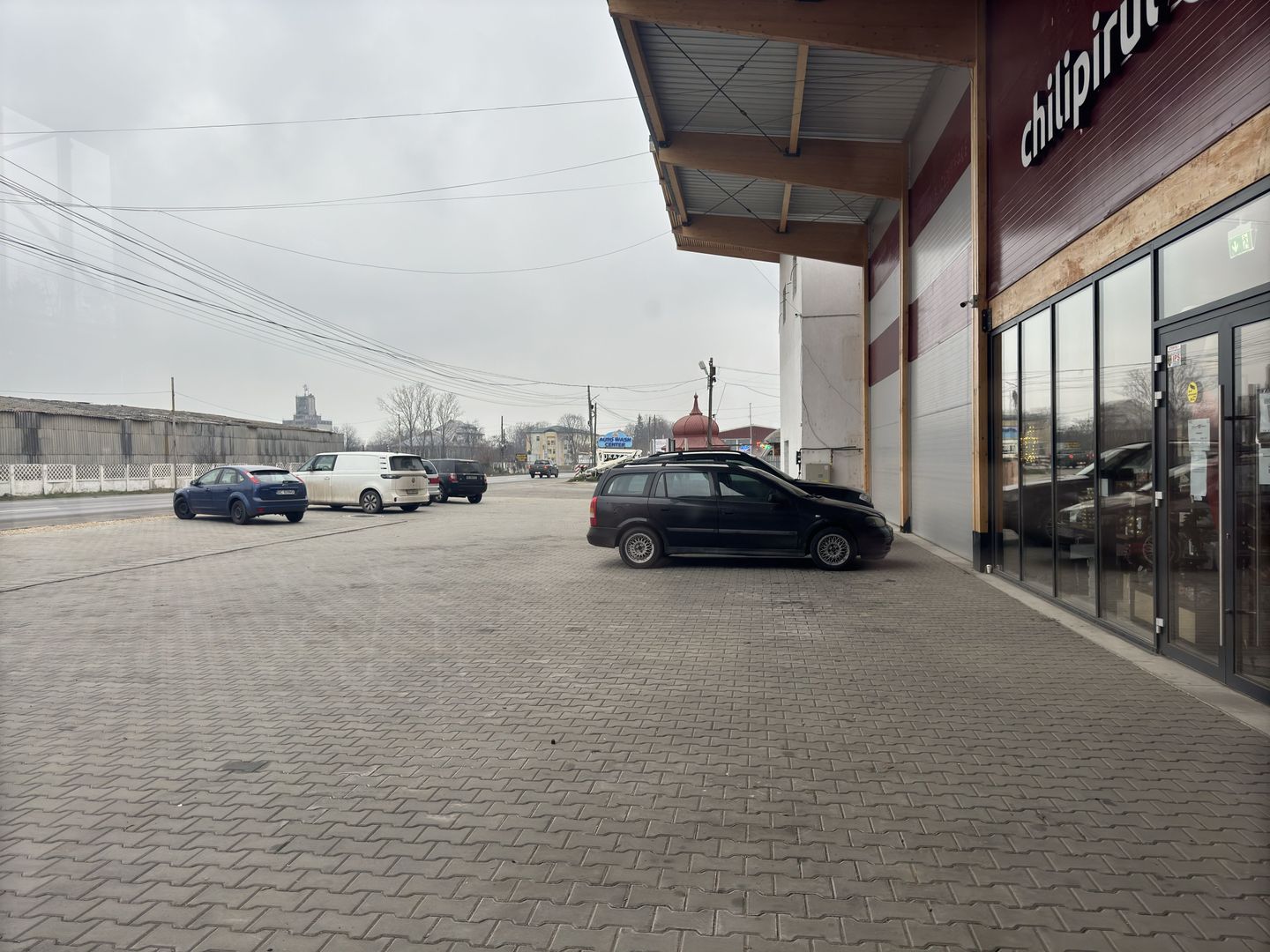 Showroom + cladire birouri | Roman/Neamt | stradal - de vanzare - Poză 9