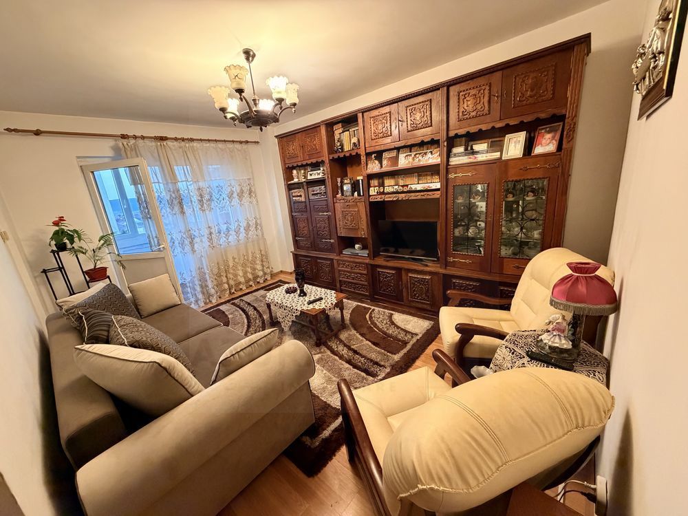 Apartament 4 camere 75 mp cu  balcon si pivnita pe b-dul Mihai Viteazu - Poză 1