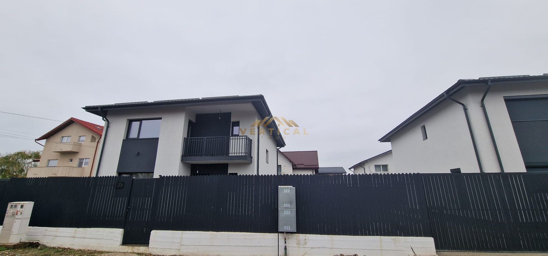 VILA 3 BAI, COM BERCENI, IF - Poză 1