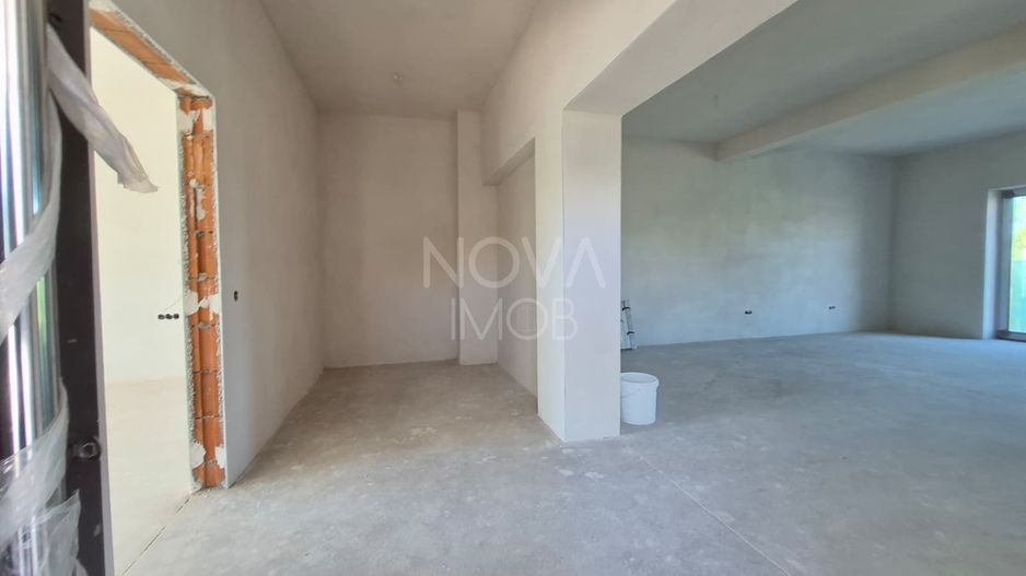 Casa generoasa cu 7 camere, 3 bai, dressing si parcare – Sura Mica - Poză 5