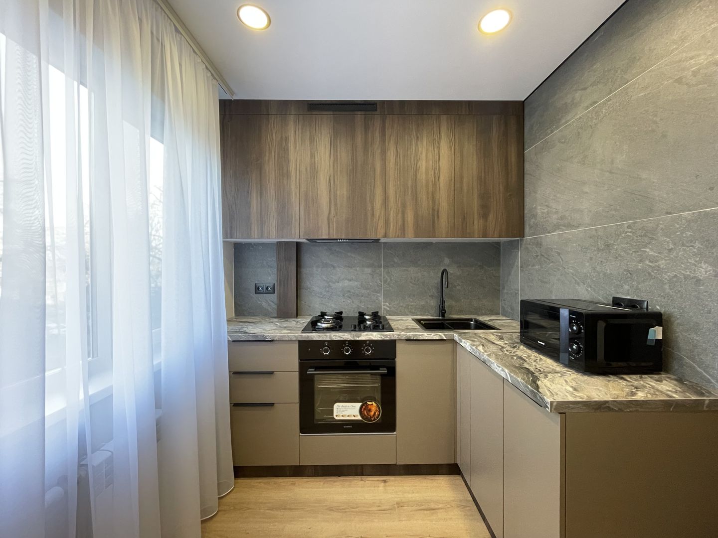 Apartament cu 2 camere plus living, sector Botanica - Poză 3