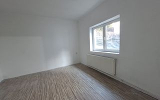 Casa 3 camere baie cu geam pivnita si teren 151 mp in zona Centrala - Poză 4