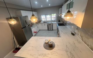 5 camere decomandate, Prima Inchiriere, Curte proprie, Dezmir - Poză 3