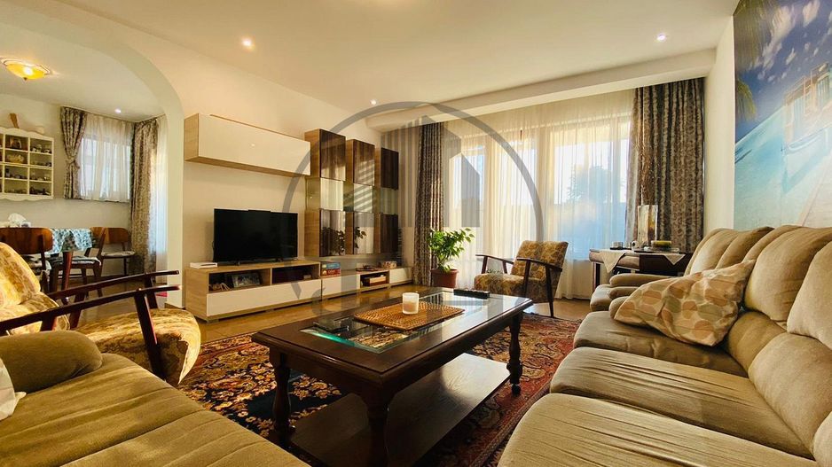 SOLD/VANDUT-Casă / Vilă cu 6 camere de vânzare - Poză 4