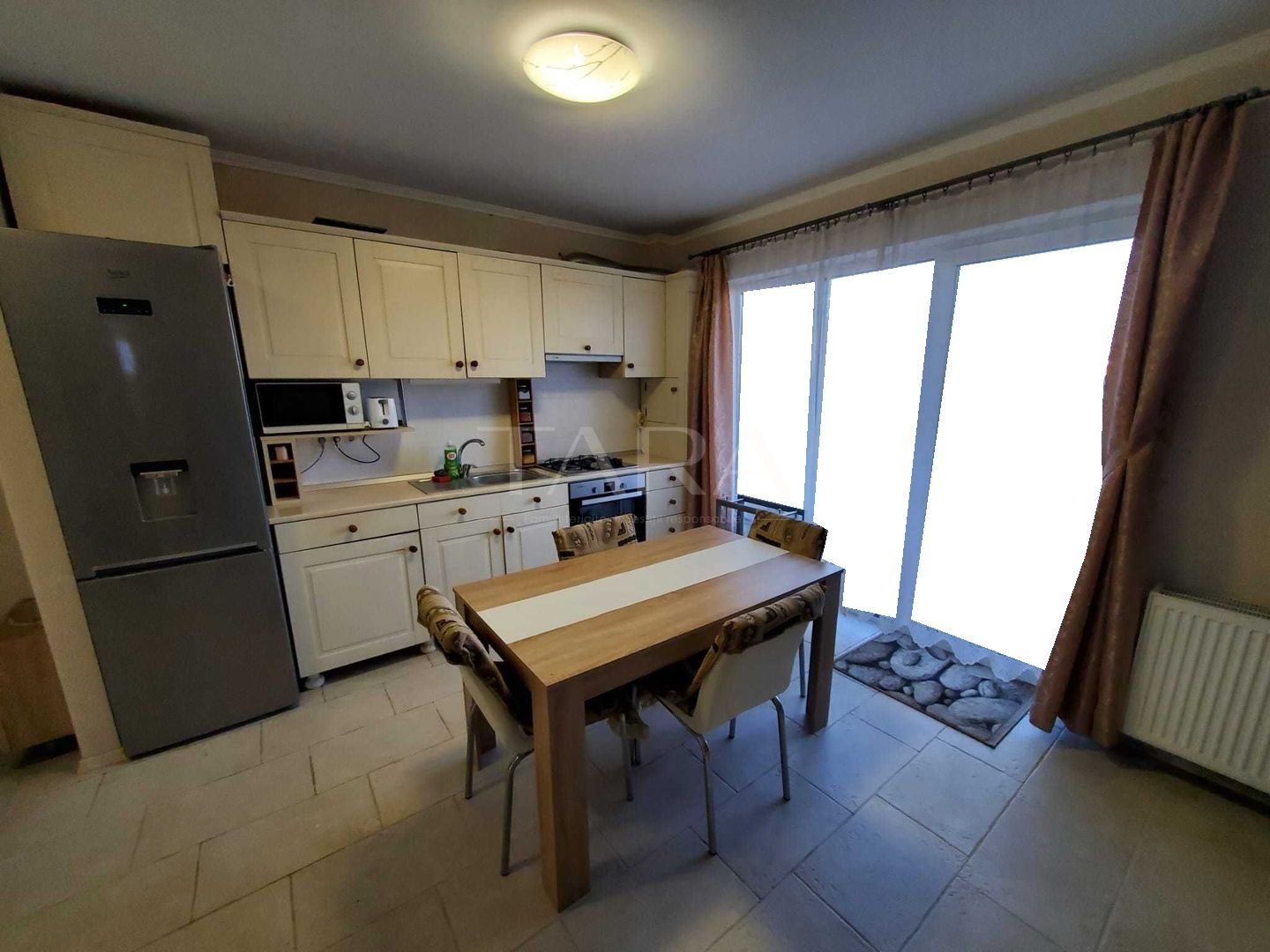 Apartament 2 camere, finisat si mobilat, loc de parcare. - Poză 2