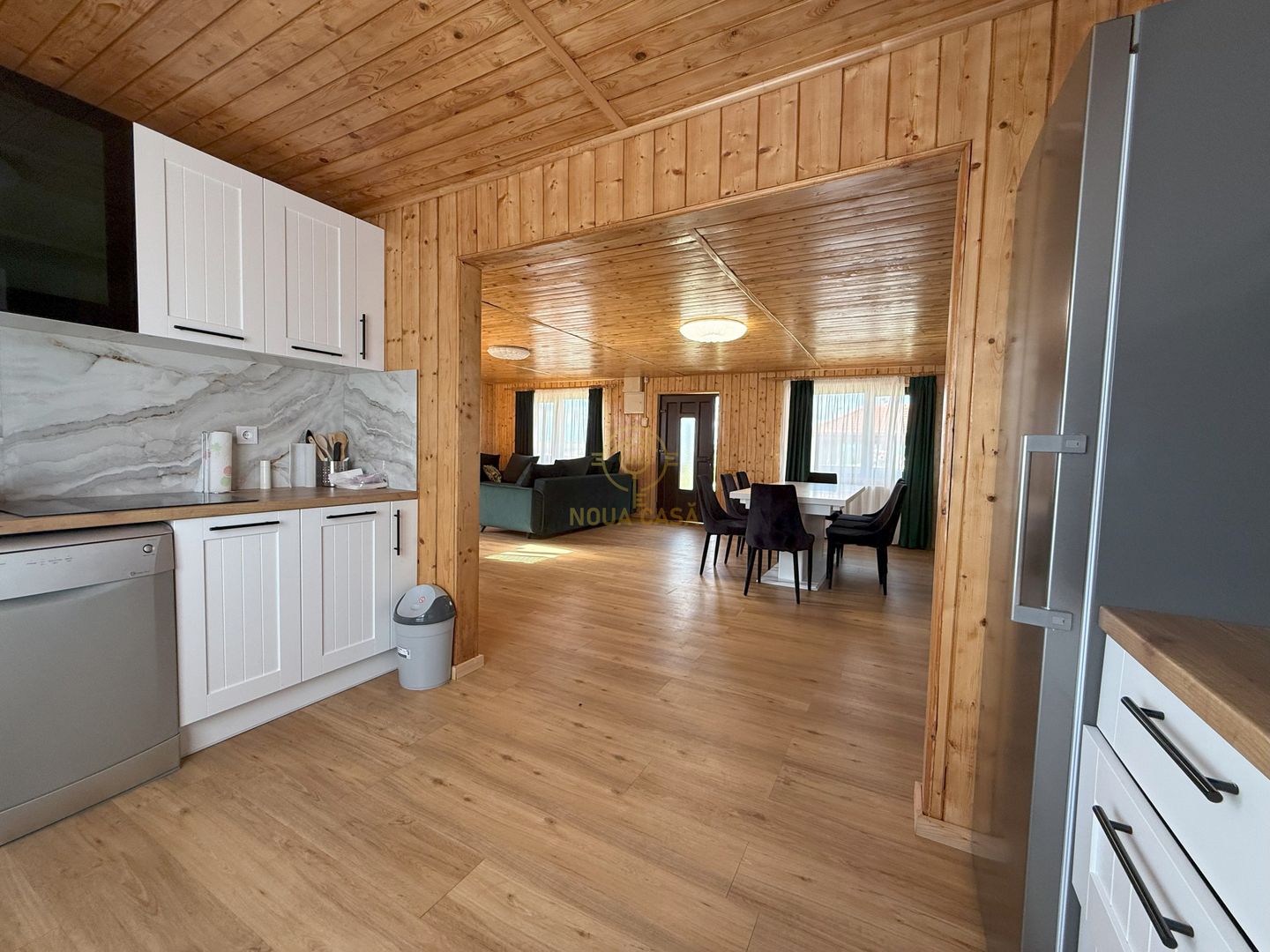 Vila de vanzare in APA-NORD  cu 2 Piscine/Zona de Relaxare/Acces lac - Poză 14