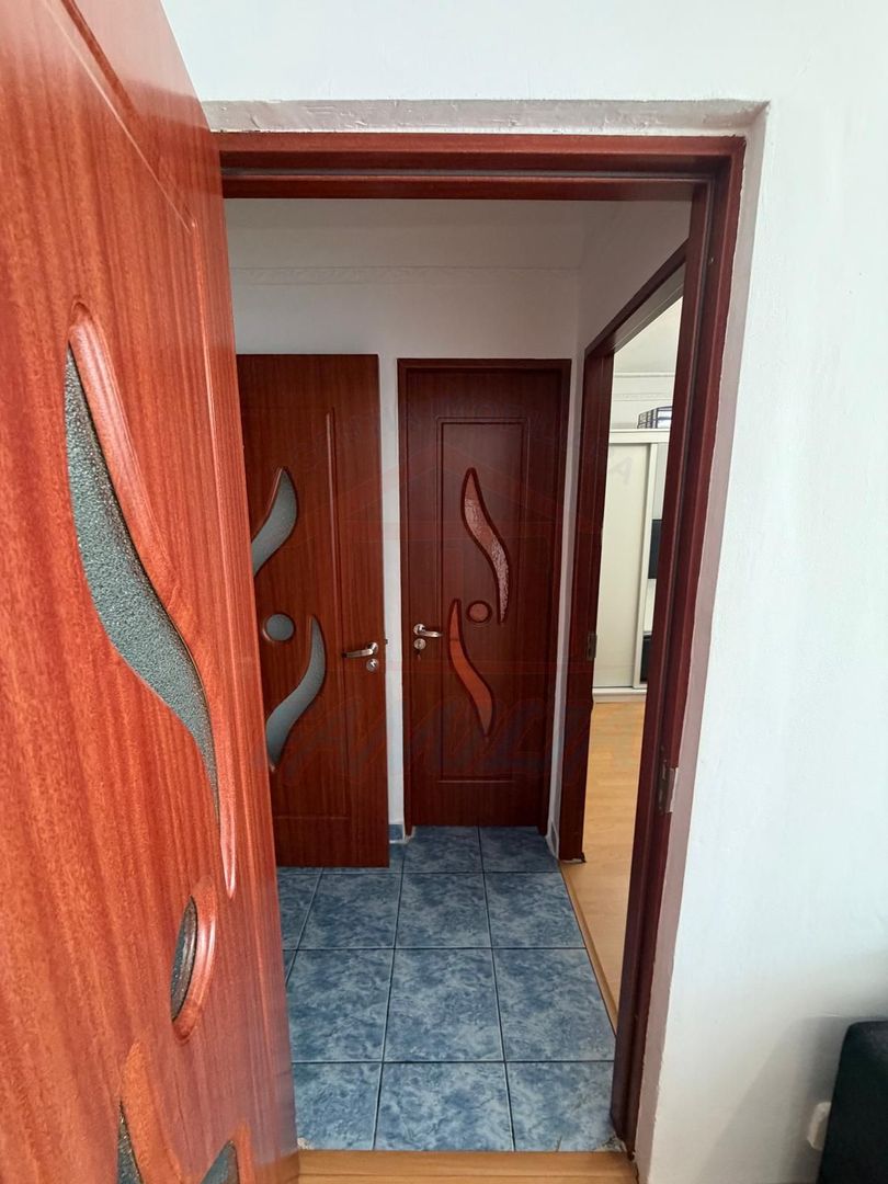 Vanzare apartament cu 4 camere in Micro 39b( k-uri), etaj 1, - Poză 3