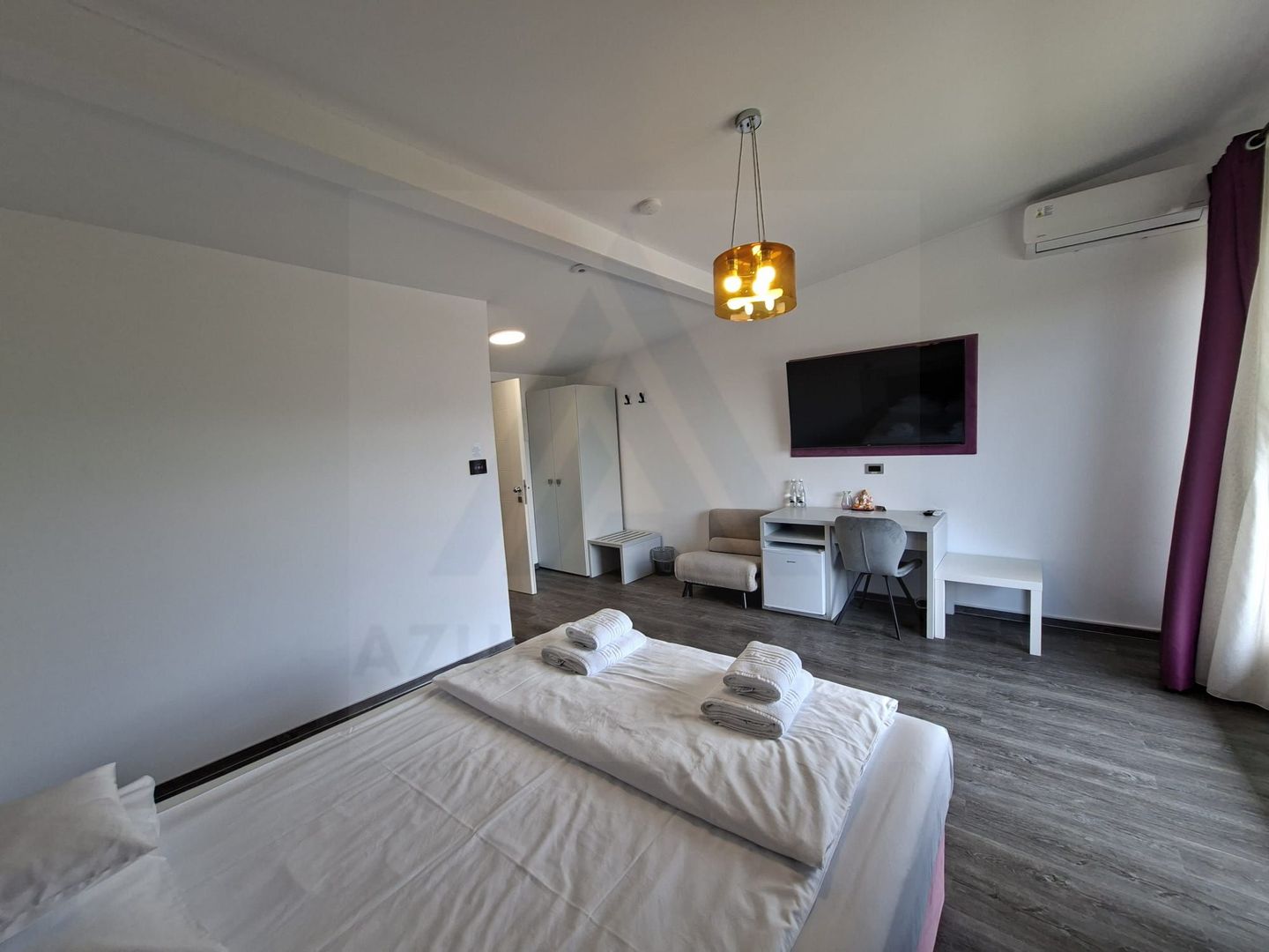 Pensiune 600 mp an 2023 si casa 130 mp teren 4600 mp zona V. Avrigului - Poză 3