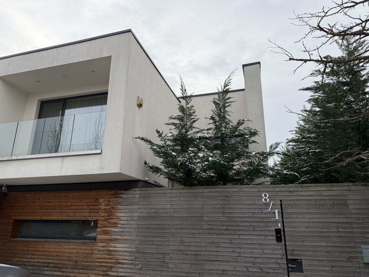 Duplex modern – arhitectură contemporană, spații luminoase - Poză 1