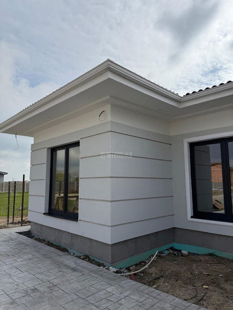 Vand Duplex pe parter 3 camere Mosnita Noua cu Canalizare Comision 0 - Poză 5