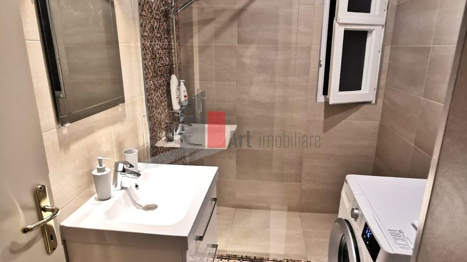 Garsoniera "VALENTA",  vedere "SPLENDIDA"  Piata Universitatii - Poză 16