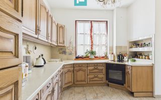 Vilă cu arhitectură deosebită în Aradul Nou - Poză 3