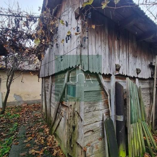 Casă cu teren de 1.000 m² – utilități complete, ideală pentru renovare - Poză 7