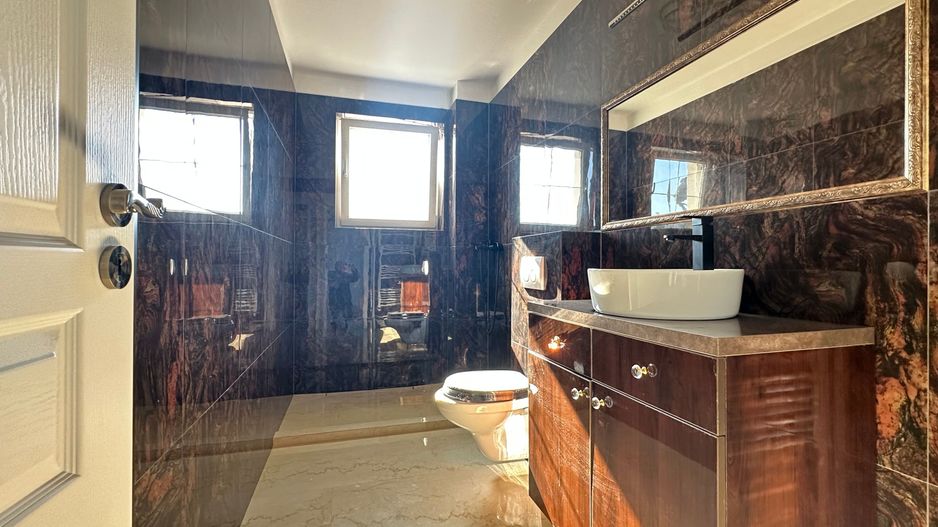 Vânzare casă 5 camere nouă elegantă și spațioasă în Hărman - Poză 12