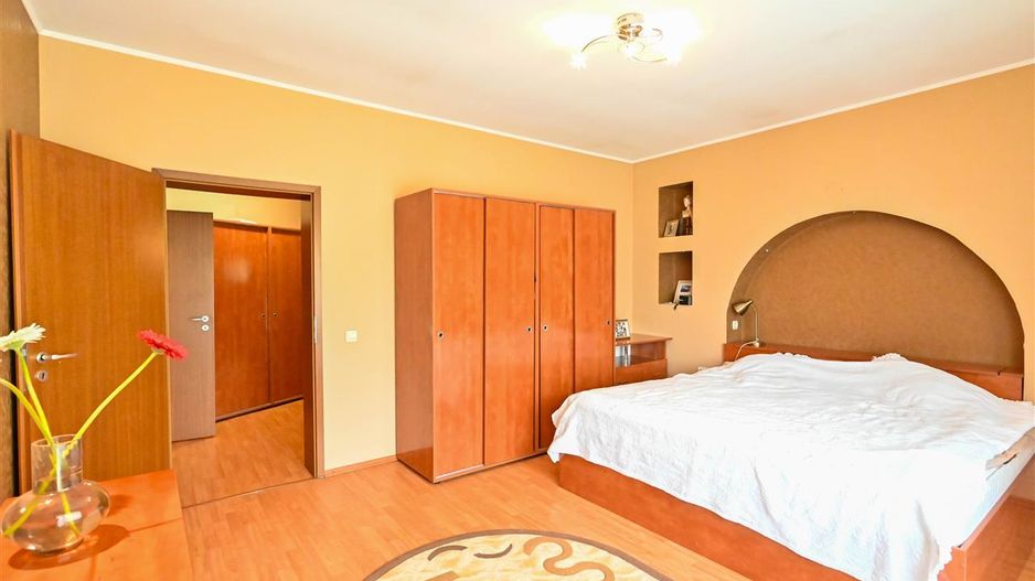Vila cu 1.500 mp teren, gradina amenajata, linistita zonare,  Halchiu, Brasov - Poză 38