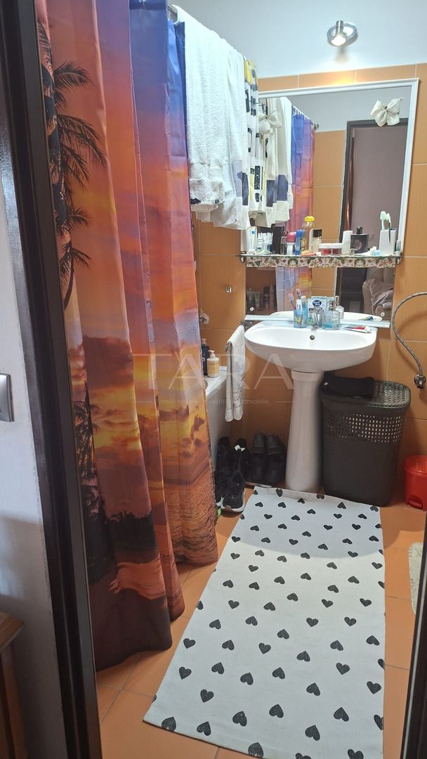 Apartament cu terasă generoasă,spatiu recompartimentabil– zona Petrom. - Poză 8