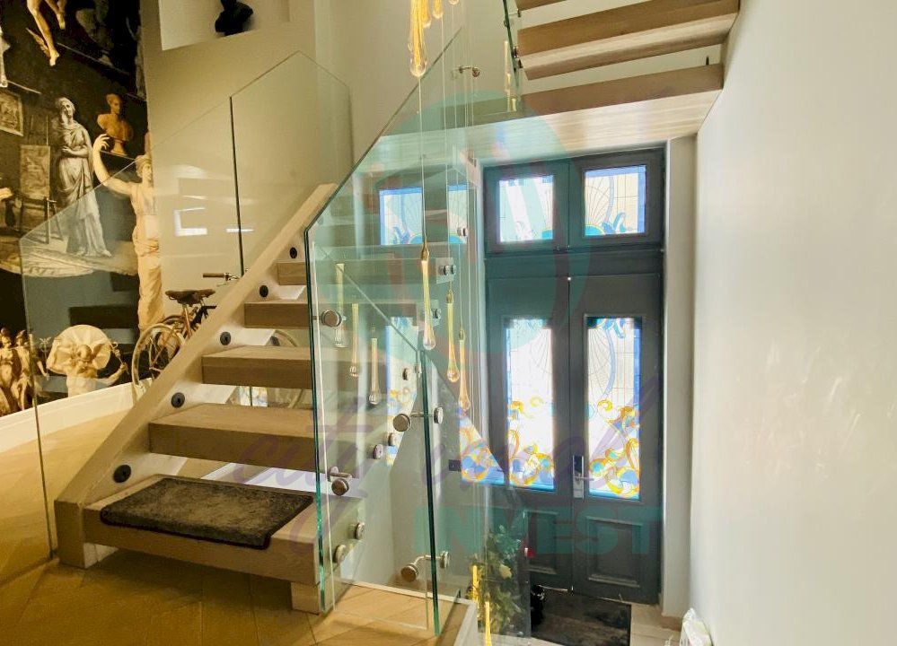 Vila complet renovata cu elemente decorative deosebite - Poză 5