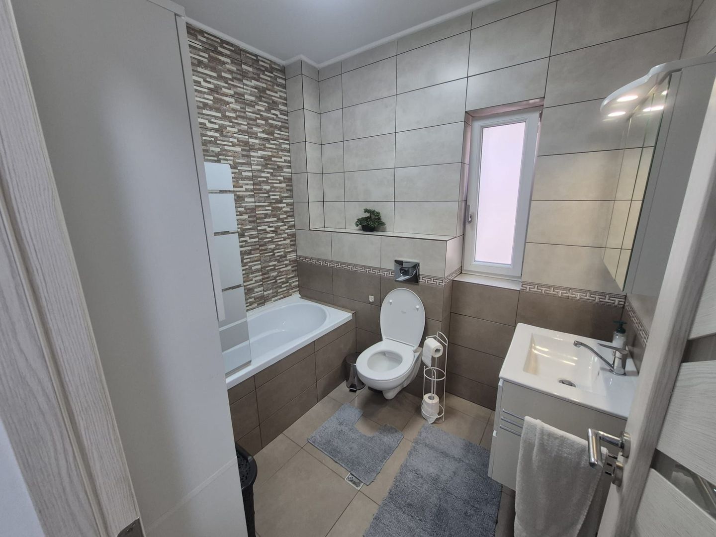 APARTAMENT 3 CAMERE SI LOC DE PARCARE | SELIMBAR ZONA TRIAJULUI - Poză 4