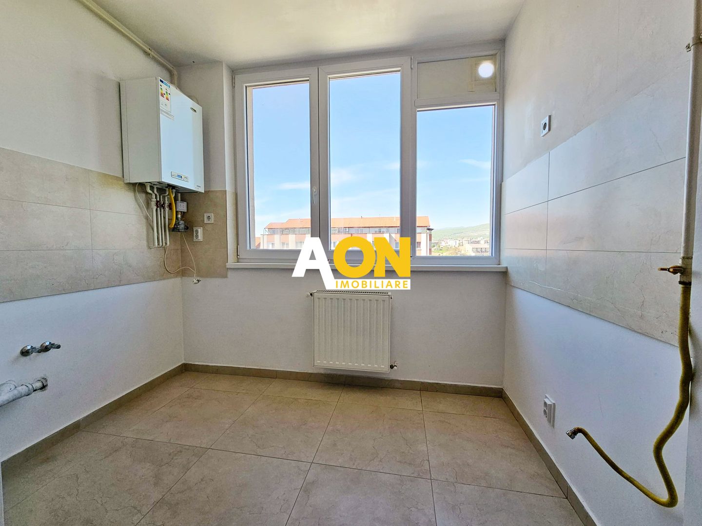 Apartament tip Penthouse, 4 camere, 2 bai, 108 mp utili + boxa, Centru - Poză 3