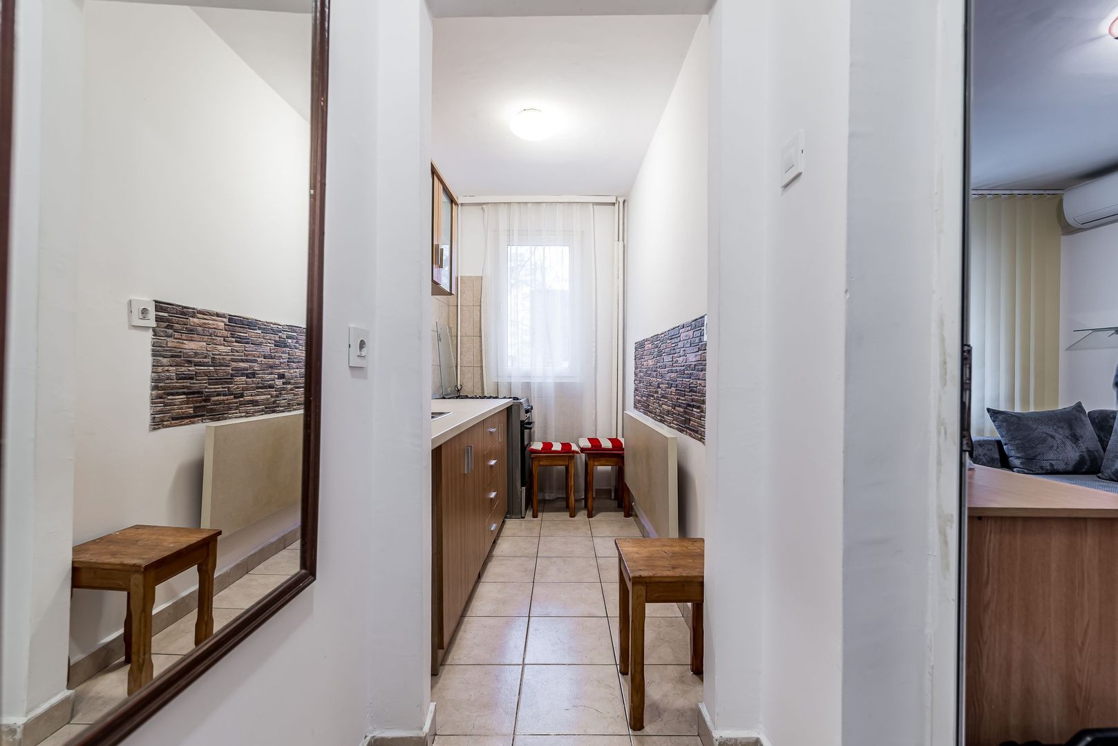 Apartament cu 2 camere, complet mobilat–Arad, zona Vlaicu, Str. Hațeg - Poză 2