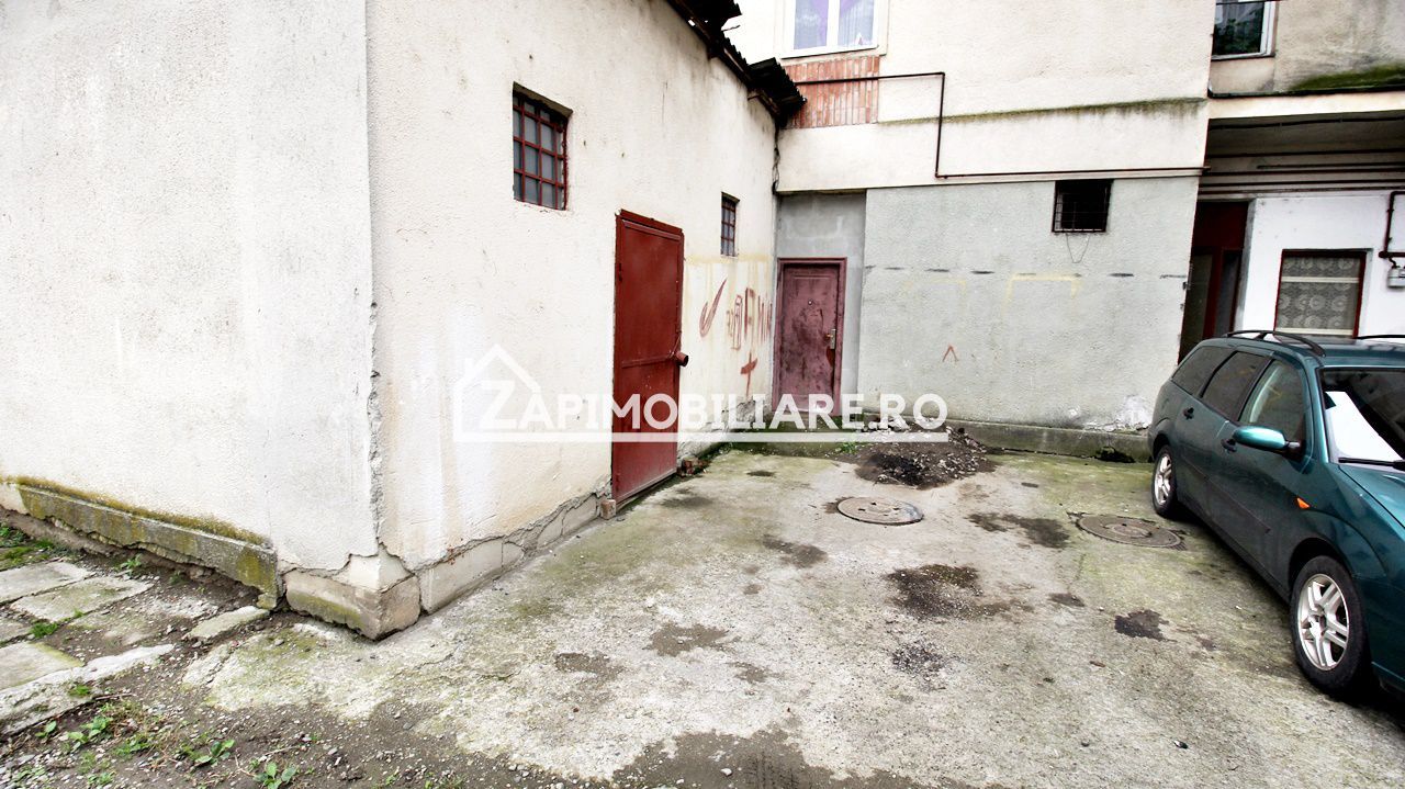 Hală + birouri si spatiu comercial 700 mp. teren 2.500 mp - Poză 10