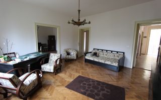 Apartament spatios 3 camere,zona medicina cu garaj si boxa - Poză 1