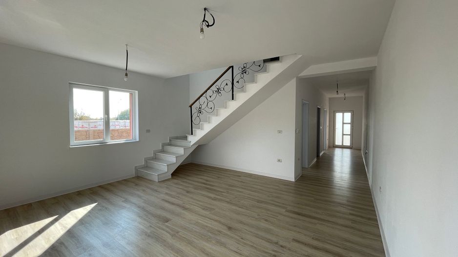 Duplex 4 dormitoare-2 Bai-129 Mp- Super Pret-Pozitie Excelenta-Ghiroda - Poză 1