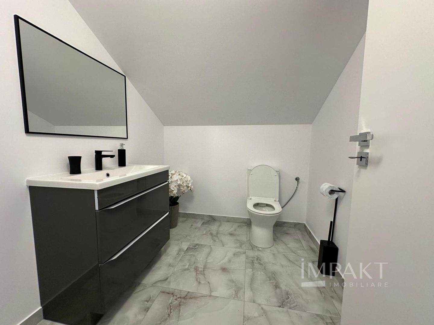 Vila deosebita spre inchiriere in Dezmir! - Poză 17