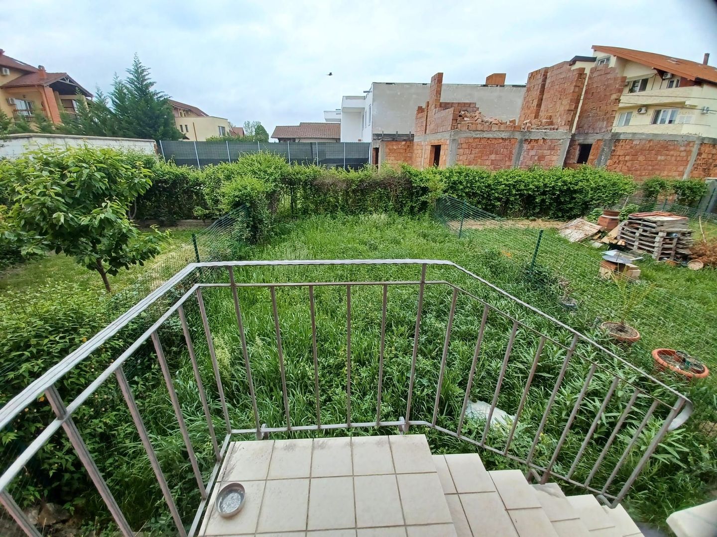 Casa insiruita, 2 dormitoare, garaj, Sanmartin. 120 000 E. Comision 0. - Poză 3