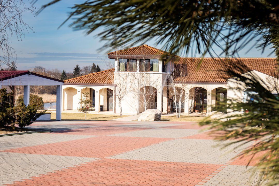 SNAGOV VILA | 36m DESCHIDERE LA LAC | PONTON 250mp | JACUZZI | SPA | BOWLING - Poză 1