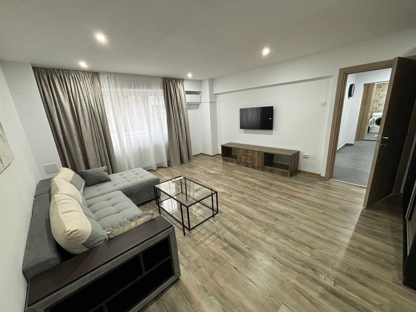 De Inchiriat Apartament 2 camere modern Calea Calarasilor - Poză 1