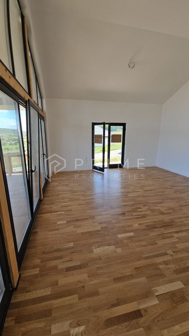 Vilă chalet modern cu perete panoramic de sticlă - Livezeni, Mureș - Poză 5