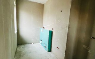 Duplex nou cu 5 camere despartit prin garaj - Dumbravita - Poză 12