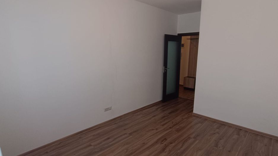 Apart. decomandat ( bucatarie separata+balcon ) + Parcare ! - Poză 13