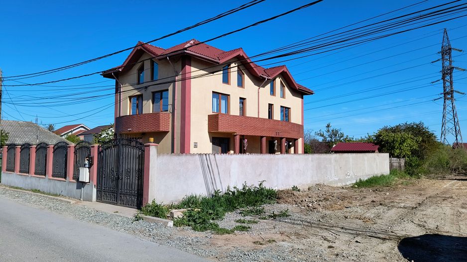 Năvodari | Casă spațioasă cu teren mare - Poză 1