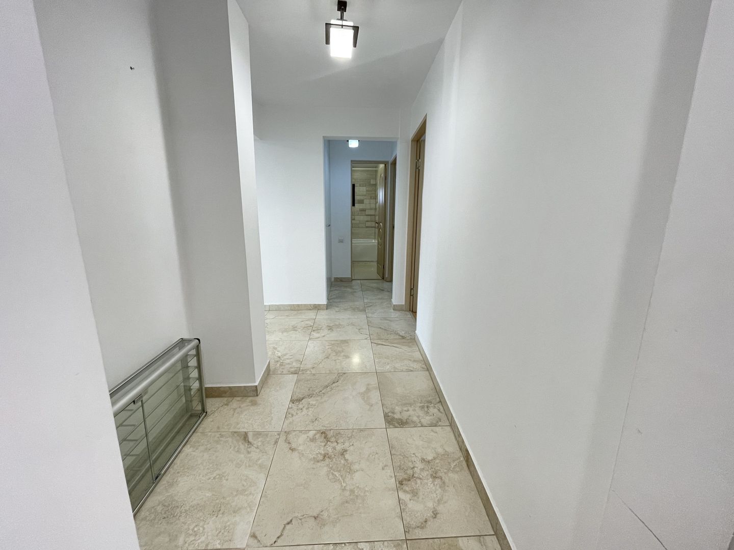 Apartament cu patru camere si garaj in zona Aradului - Poză 16