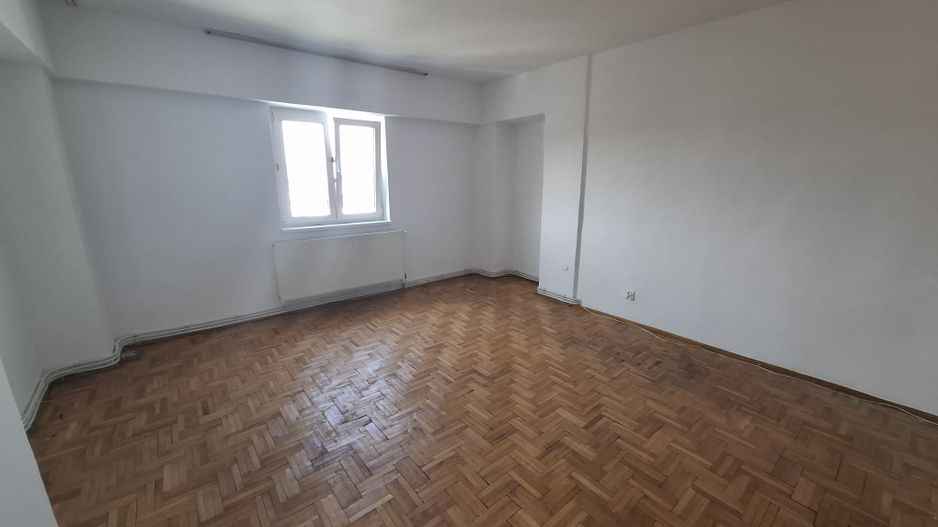Apartament 2 Cam 9 mai zona Catedralei - Poză 5