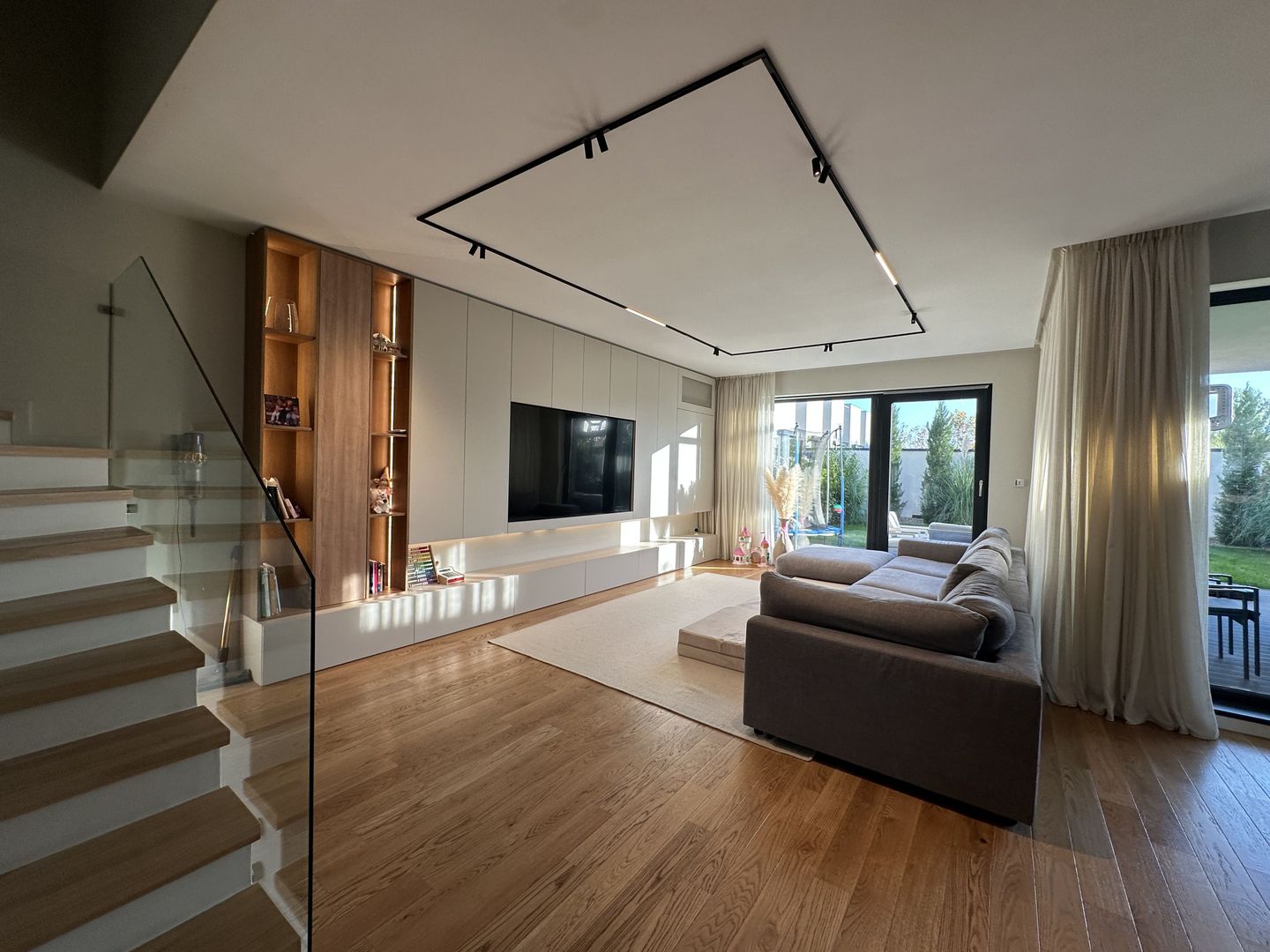 INCHIRIERE VILA ZONA PIPERA - Poză 2