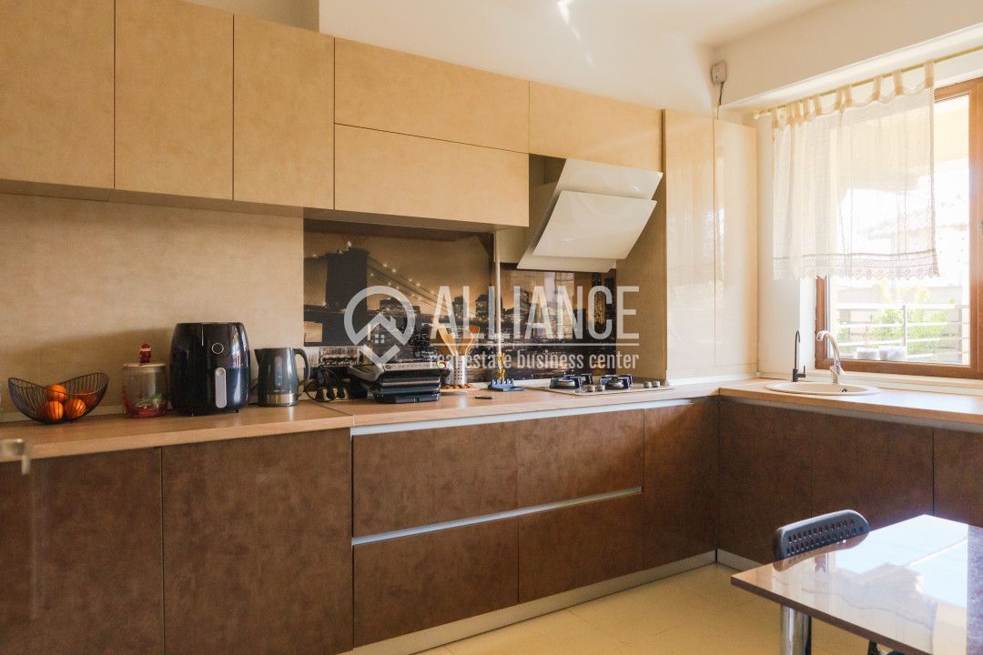 PALAZU MARE -  Vila Duplex cu 4 Camere, Panorama Superba si Curte Amenajata - Poză 41