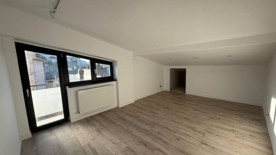 Apartament 3 camere nemobilat,nelocuit bloc nou + loc parcare - Poză 5