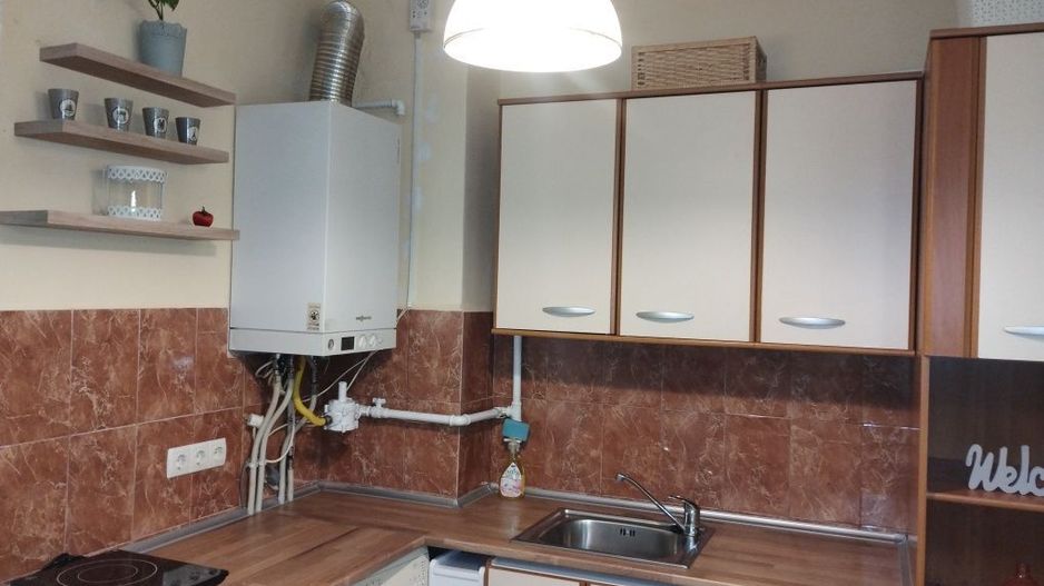 Vând Ap.Ultracentral, Et.1, Mobilat nou, bloc care va fi reabilitat! - Poză 1