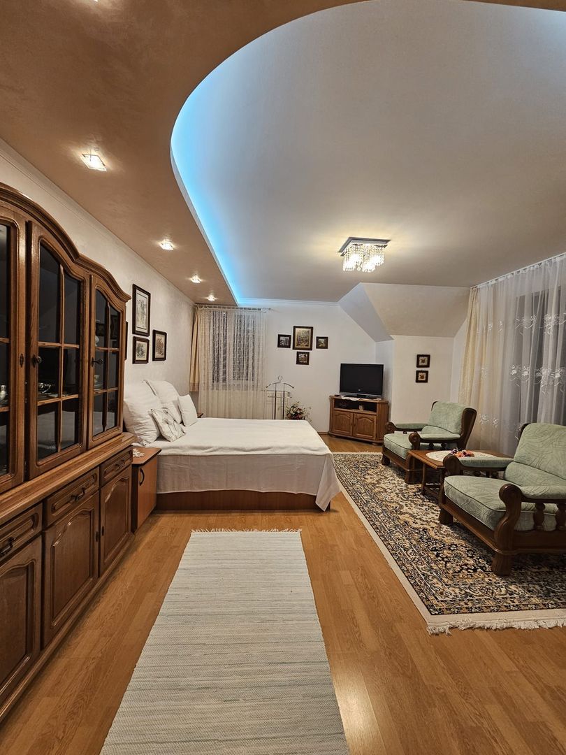 Vila  Oradea zona Iorga 420 mp ,teren 2000 ml - Poză 4