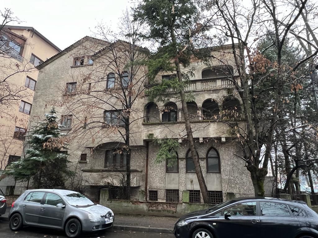 Vila Primaverii 985 mp desfasurati teren 390 mp 38 ml deschidere D+P+3 - Poză 3