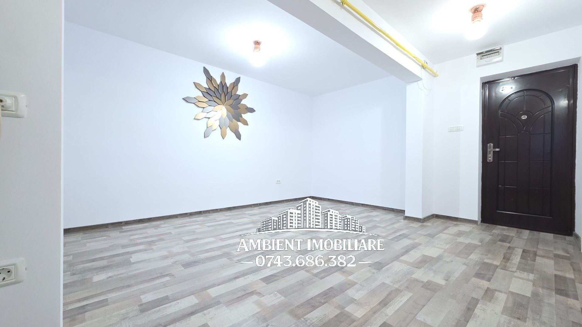 Garsonieră renovată tip open-space, etaj 2, VASLUI zona CONFECȚII; - Poză 3